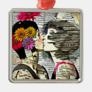 Ornement Carré Argenté Deux femmes amoureuses Pride Kiss