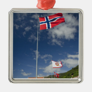 Ornement Carré Argenté Downtown historic port area of Bergen wth flags