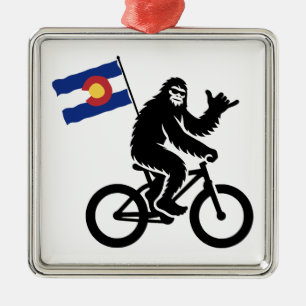 Ornement Carré Argenté Drapeau du Colorado à vélo Bigfoot