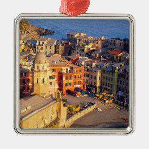 Ornement Carré Argenté Europe, Italie, Cinque Terre. Village de Vernazza