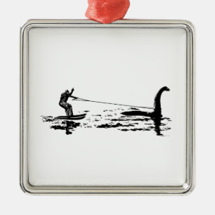 Ornement Carré Argenté Grands pied et Nessie