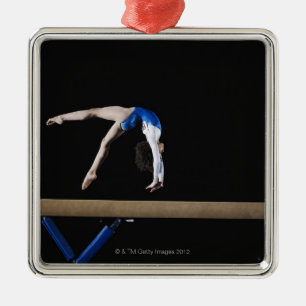 Ornement Carré Argenté Gymnaste (9-10) renversant sur le faisceau