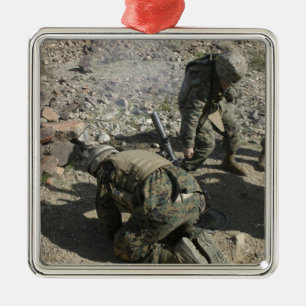 Ornement Carré Argenté La couverture de Mortarmen leurs oreilles et