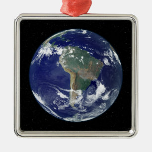 Ornement Carré Argenté La terre entièrement allumée portée sur l'Amér