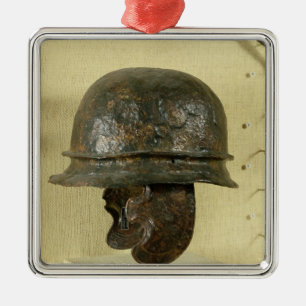 Ornement Carré Argenté Le casque avec la joue garde, d'Alesia, Tene III