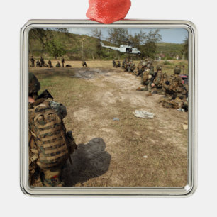 Ornement Carré Argenté Les marines des USA fournissent la sécurité comm