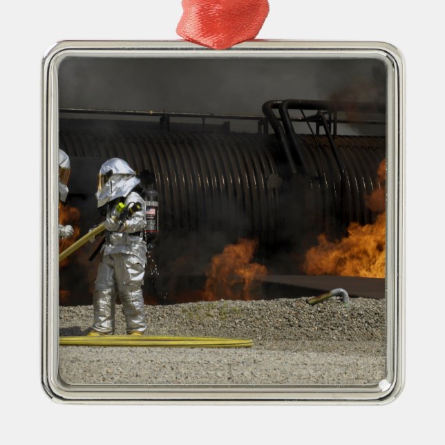 Ornement Carré Argenté Les pompiers neutralisent un feu (Devant)
