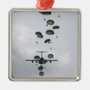 Ornement Carré Argenté Les soldats d'armée sautent de C.A. - 17