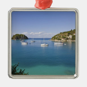 Ornement Carré Argenté Les yachts au mouillage, Lakka, Paxos, Grèce