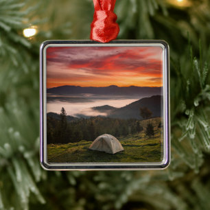 Ornement Carré Argenté Montagnes   Camping Foggy Sunrise