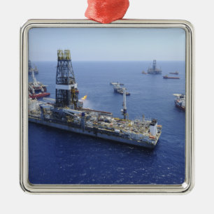 Ornement Carré Argenté Opérations évasées conduites par le drillship