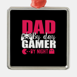 Ornement Carré Argenté Papa Poison Papa By Day Gamer By Night