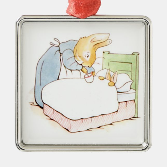 Ornement Carré Argenté Peter Rabbit au lit (Être nourri par sa mère) (Devant)