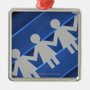 Ornement Carré Argenté Plan rapproché des poupées à chaînes de papier