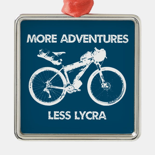 Ornement Carré Argenté Plus d'Aventures Moins Lycra Bikepacking (Devant)