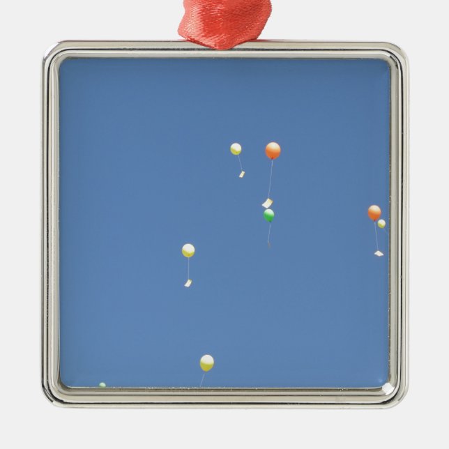 Ornement Carré Argenté Souhaitez des ballons dans le ciel bleu (Devant)