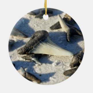 Ornement de cercle de dent de requins