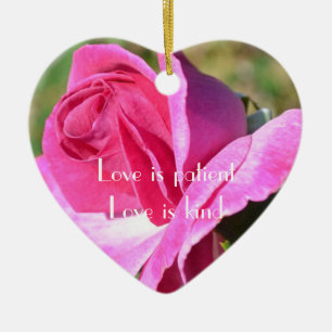 Ornement de coeur de rose de rose d'octobre