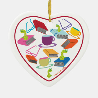 Ornement de coeur de ver de livre