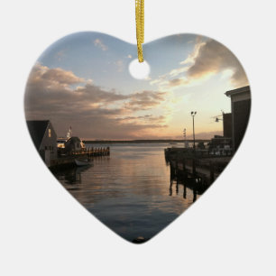 Ornement de Noël de port de trou en bois