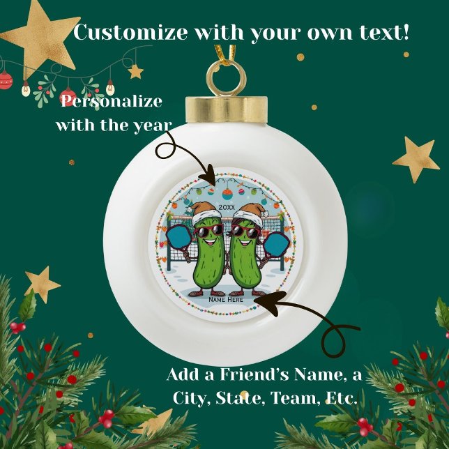 Ornement de Noël personnalisé de Pickleball 2025 (Great gift for Pickleball lovers! Customize with your own names and date.)