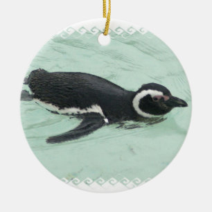 Ornement de pingouin de natation