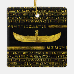 Ornement égyptien d'or de Dieu sur le cuir noir