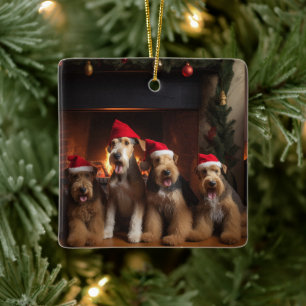 Ornement En Céramique Airedale près de la cheminée Noël