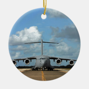 Ornement En Céramique Atterrissage d'un avion cargo militaire