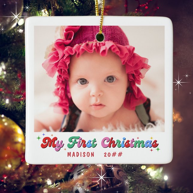 Ornement En Céramique Baby First Christmas Photo Nom et année classique (Personalize with a photo. Add a name and year. )