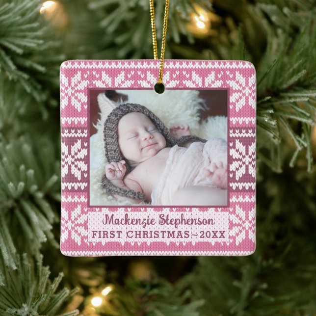 Ornement En Céramique Baby First Christmas Pink Snowflake Sweater Photo (Arbre)