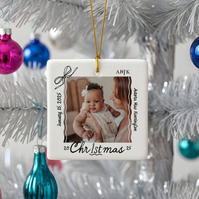 Ornement En Céramique Bébé 1er Noël Mini main dessinée Scribble Bow (Baby 1st Christmas Minimal Hand Drawn Scribble Bow Ceramic Ornament2)