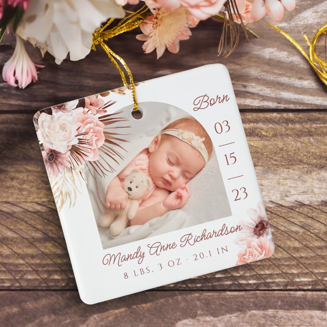 Ornement En Céramique Boho Bohemian rose Floral Bébé Statistiques de nai (Boho Bohemian Pink Floral Baby Birth Stats Photo Ceramic Ornament)