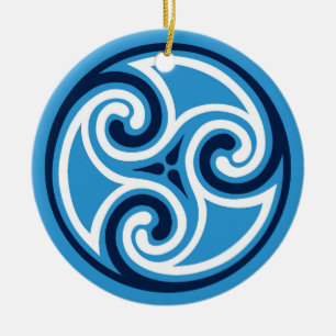 Ornement En Céramique Celtic Triskele Motif, bleu ciel et blanc
