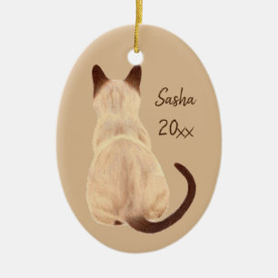 Ornement En Céramique Chat siamois de Sasha reposant la coutume arrière