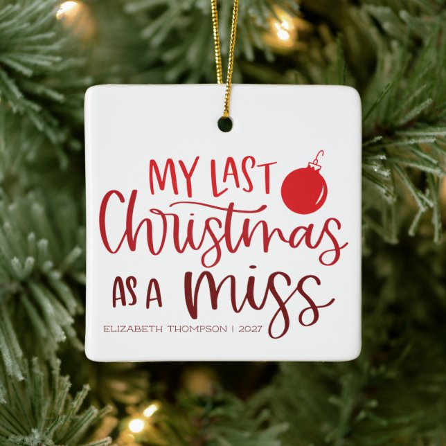 Ornement En Céramique Dernier Noël comme une Miss Custom Red Letters (Arbre)