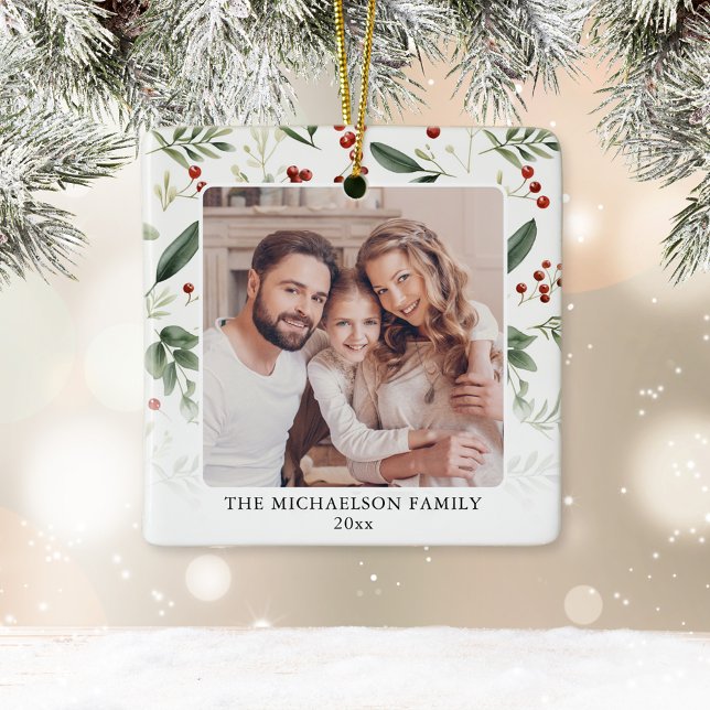 Ornement En Céramique Elegant Greenery Family Photo Christmas (Elegant Greenery Family Photo Christmas Ceramic Ornament)