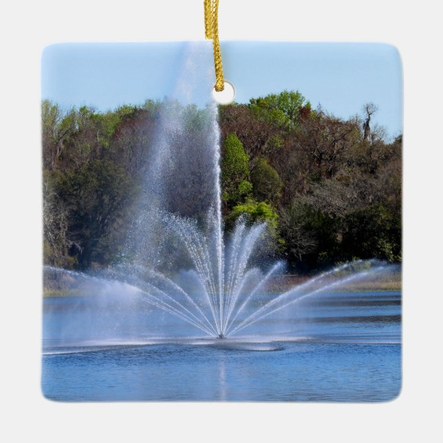 Ornement En Céramique Fontaine sur un étang (Devant)