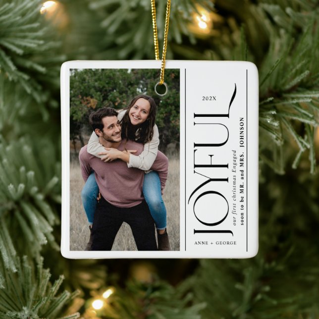 Ornement En Céramique Joyful First Christmas Engaged Couples Photo (Arbre)