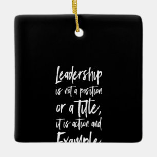 Ornement En Céramique le leadership est un exemple