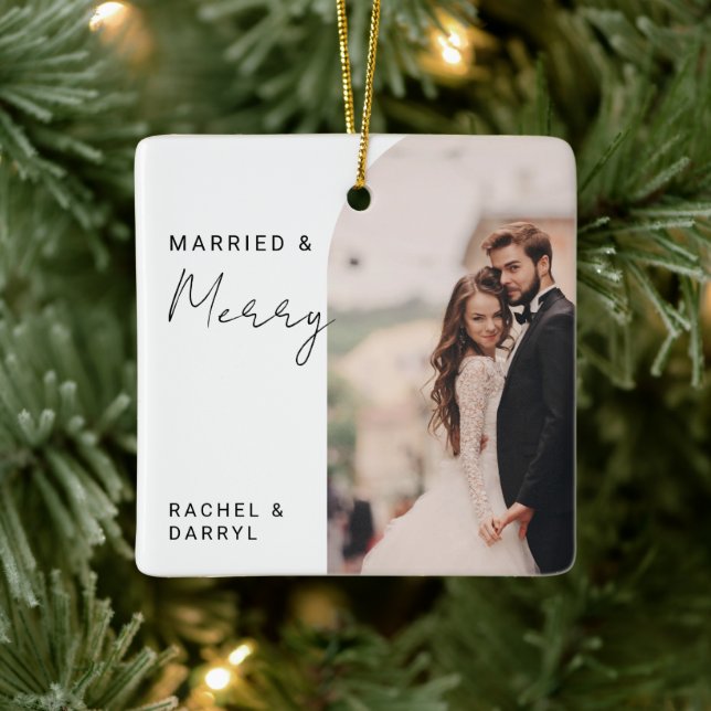 Ornement En Céramique Married and Merry Photo Minimal Script Elegant (Arbre)