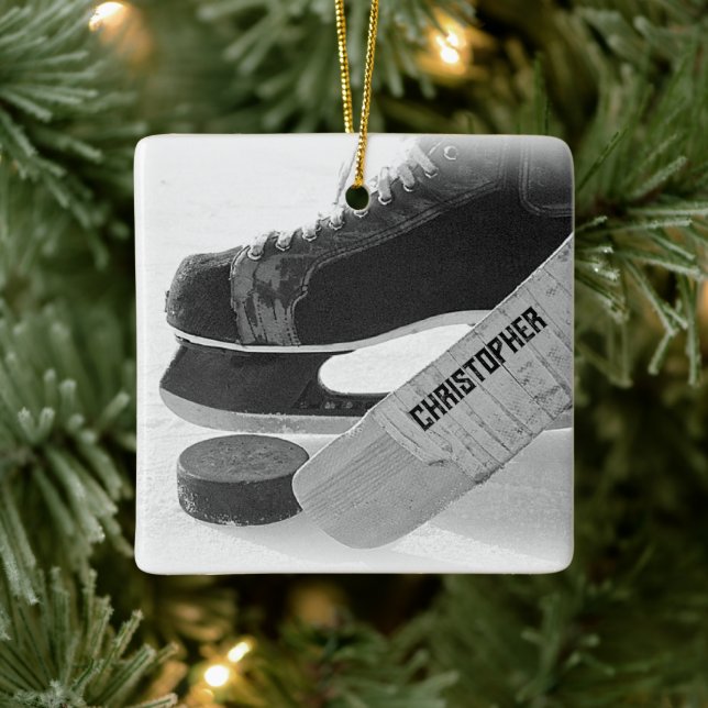 Ornement En Céramique Patins noirs de hockey Personnalisé (Arbre)