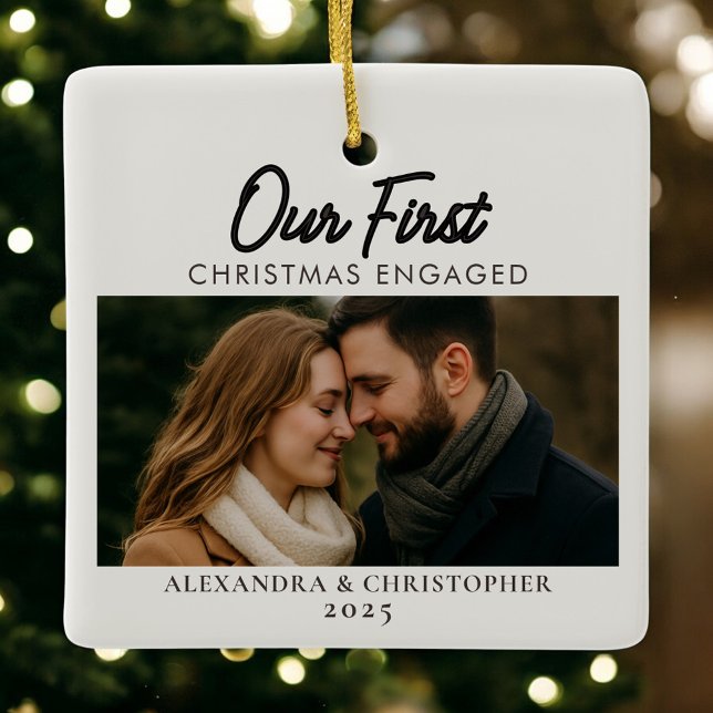 Ornement En Céramique Personalized Our First Christmas Engaged (Créateur téléchargé)