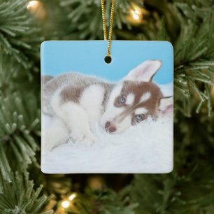 Ornement En Céramique Petit Chiot Husky allongé sur une couverture
