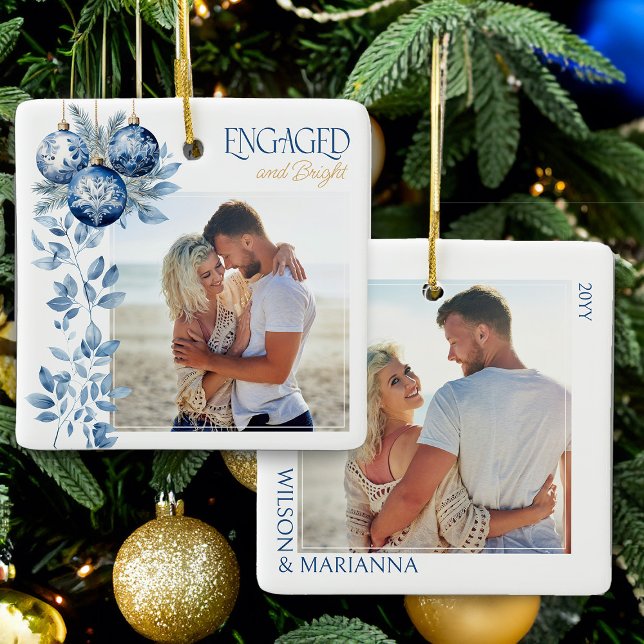 Ornement En Céramique Photo de fiançailles Engagé & Lumineux 2 Carré (Engaged & Bright Christmas Ornament with Engagement Photo by Darling & May)