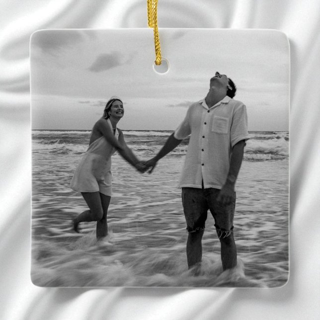 Ornement En Céramique Photo de Noël en noir et blanc (Engaged Black and White First Christmas Photo Ceramic Ornament)