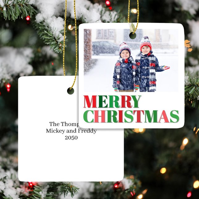 Ornement En Céramique Photo moderne rouge et verte personnalisée (Merry Christmas Holiday Photo Custom Ornaments.)