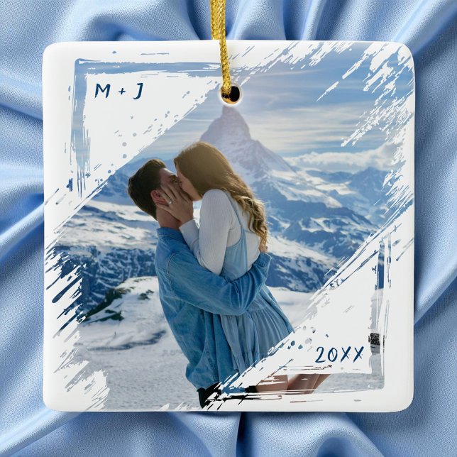 Ornement En Céramique Premier Noël Couple Keepsaké Fiançailles photo (First Christmas Couple Keepsake Engagement Photo Ceramic Ornament)
