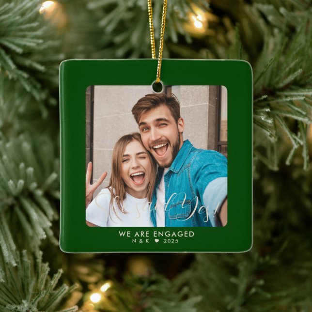 Ornement En Céramique Première photo personnalisée de Noël Engagé Couple (Arbre)