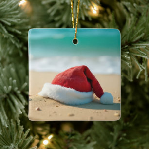 Ornement En Céramique Santa Claus Casquette sur une plage tropicale
